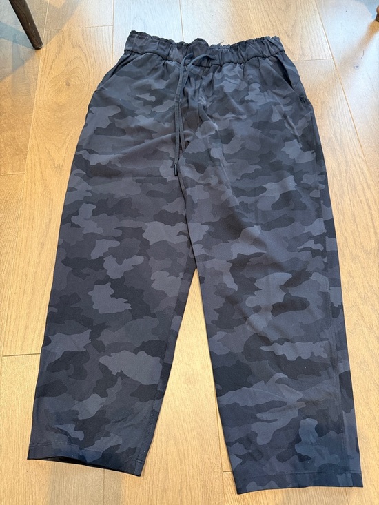 lululemon athletica Pants - lululemon athletica Black & Charcoal Camo Capris